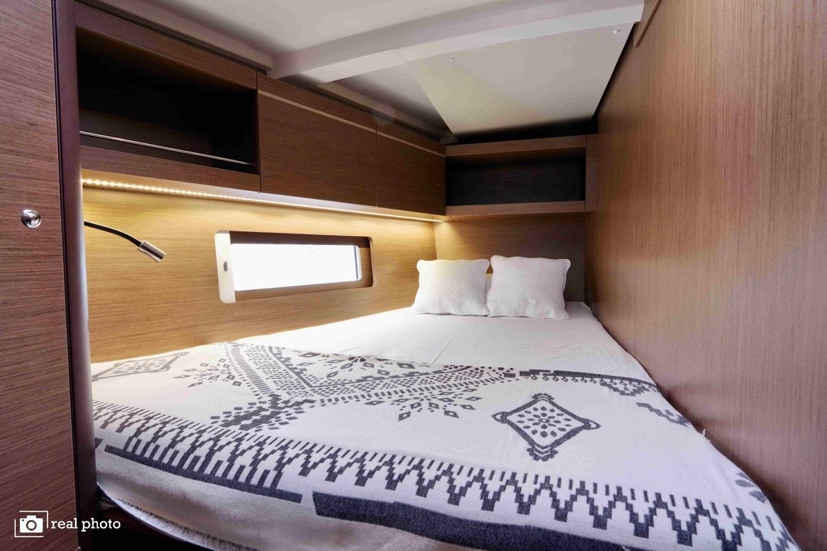 Cabin on Ludi, a Beneteau Oceanis 46.1 sailboat at Castellammare di Stabia, Italy