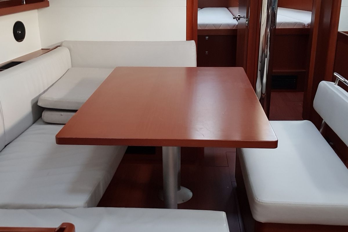 Salon of Senza Fine, a Beneteau Oceanis 48 sailboat at Tonnarella, Italy