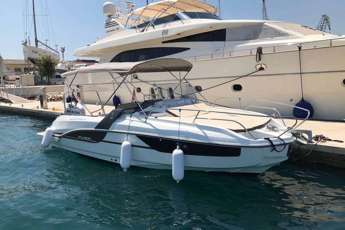 Exterior view of SUNdeck, a Beneteau Flyer 7.7 SUNdeck motorboat at Grad Trogir, Croatia