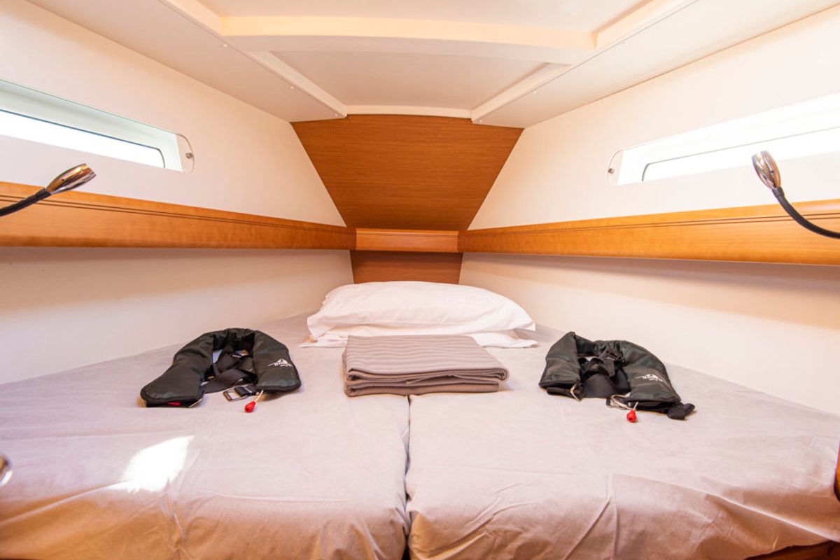 Cabin on Ribelle, a Jeanneau Sun Odyssey 439 sailboat at San Vincenzo, Italy