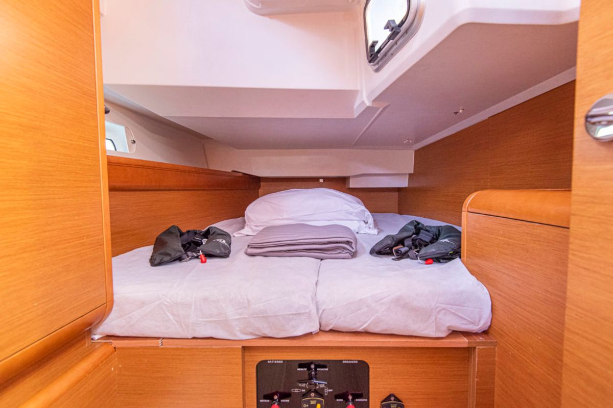 Cabin on Ribelle, a Jeanneau Sun Odyssey 439 sailboat at San Vincenzo, Italy