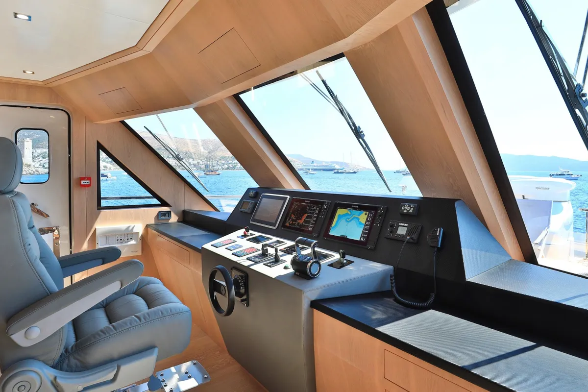 Ukiel, a Aegean Explorer M26 yacht at Olbia, Italy