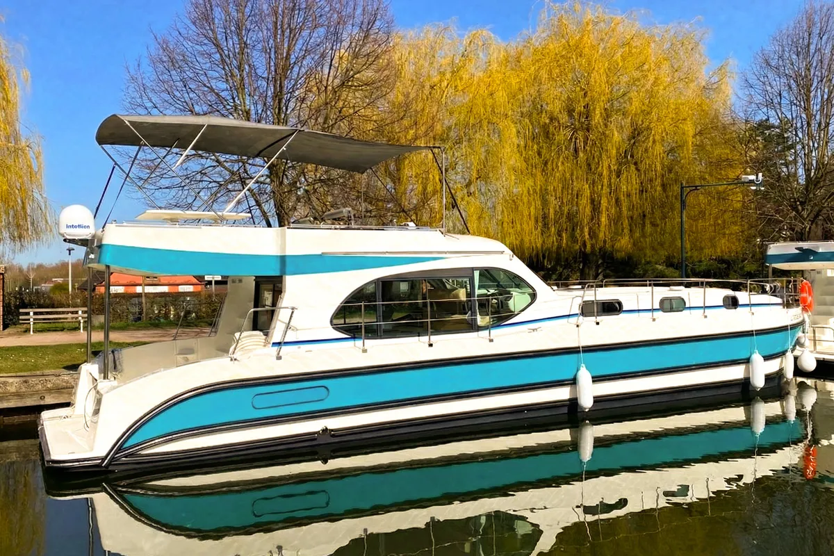 Cruiser Premium+ XL 6/8 Pers., a Nicols Nicols Sixto Fly C motorboat at Saint-Nazaire-d'Aude, France