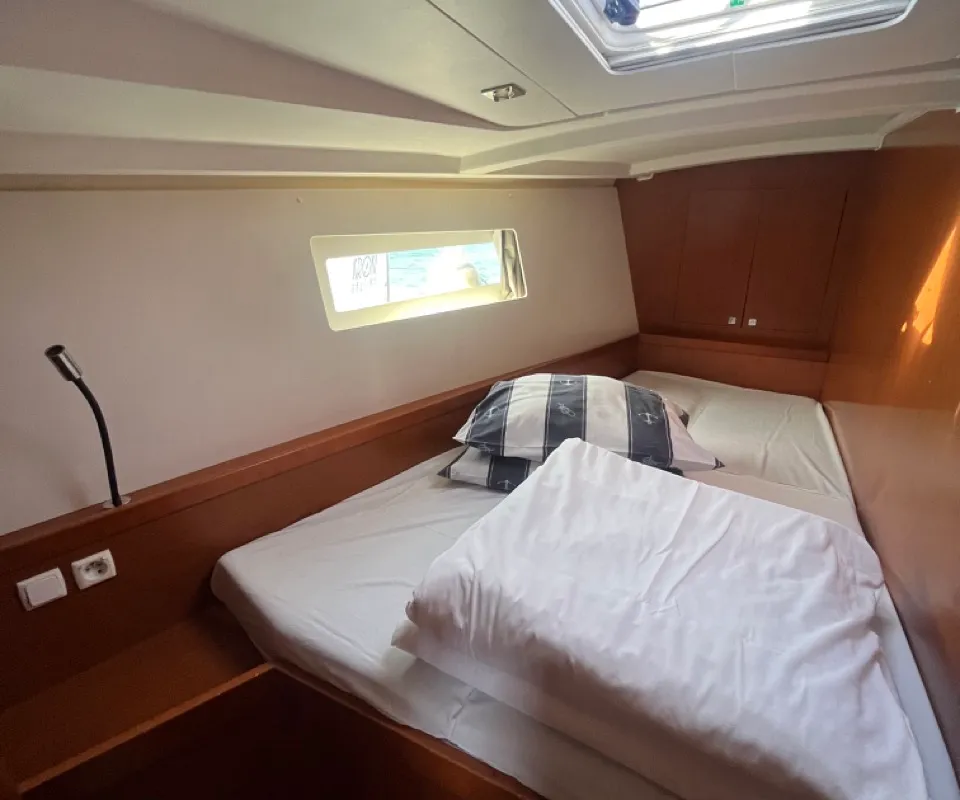 Cabin on Vesna, a Beneteau Oceanis 45 sailboat at Općina Sukošan, Croatia