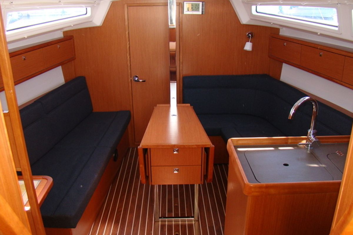 Salon of (1682 BG), a Bavaria 33 Cruiser sailboat at Grad Biograd na Moru, Croatia