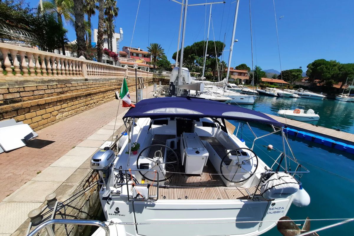 Exterior view of Senza Dubbi II, a Beneteau Oceanis 40.1 sailboat at Tonnarella, Italy