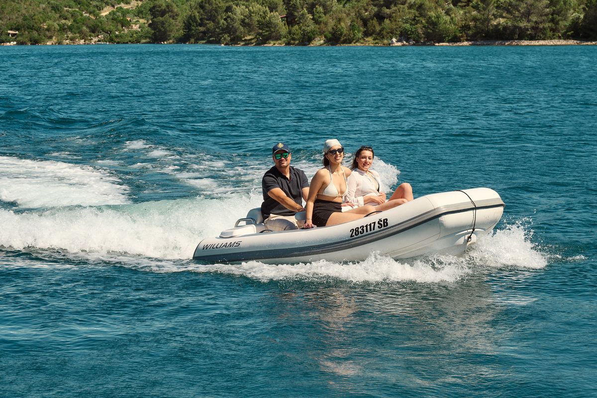 Alyss, a Azimut 72 yacht at Skradin, Croatia