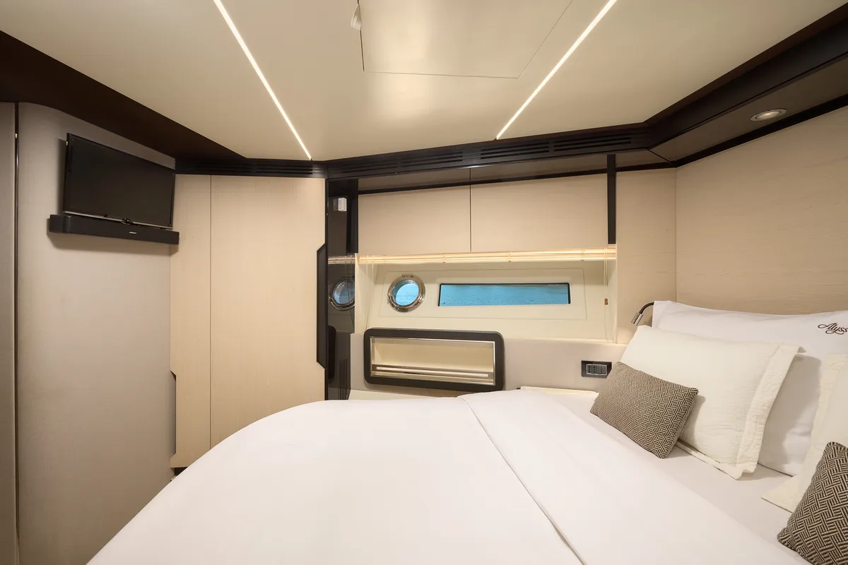 Cabin on Alyss, a Azimut 72 yacht at Skradin, Croatia