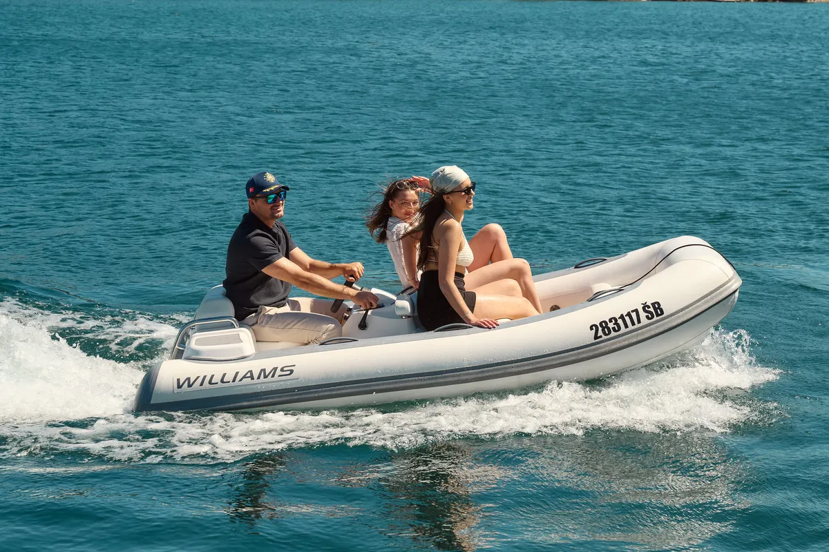 Alyss, a Azimut 72 yacht at Skradin, Croatia