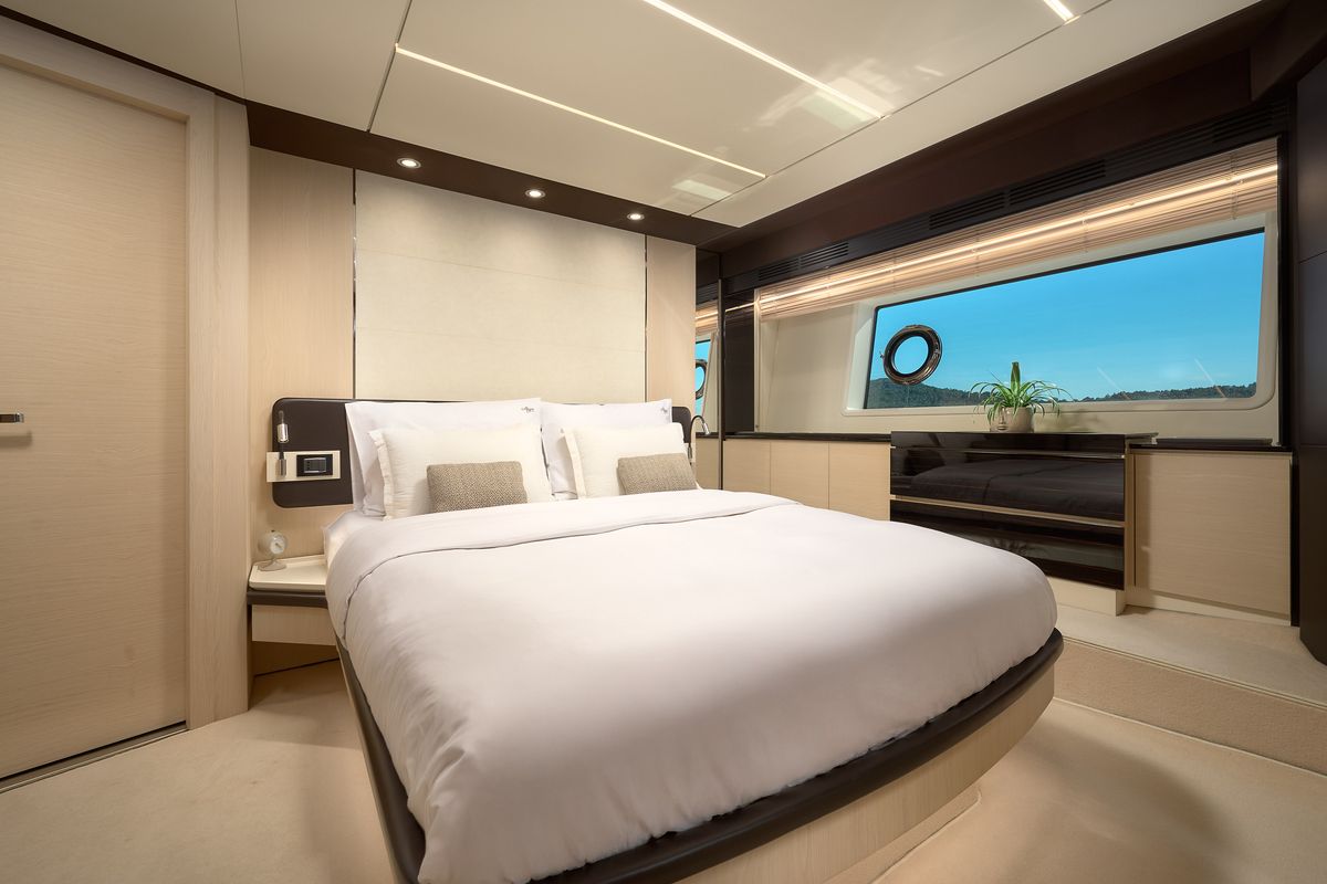 Cabin on Alyss, a Azimut 72 yacht at Skradin, Croatia