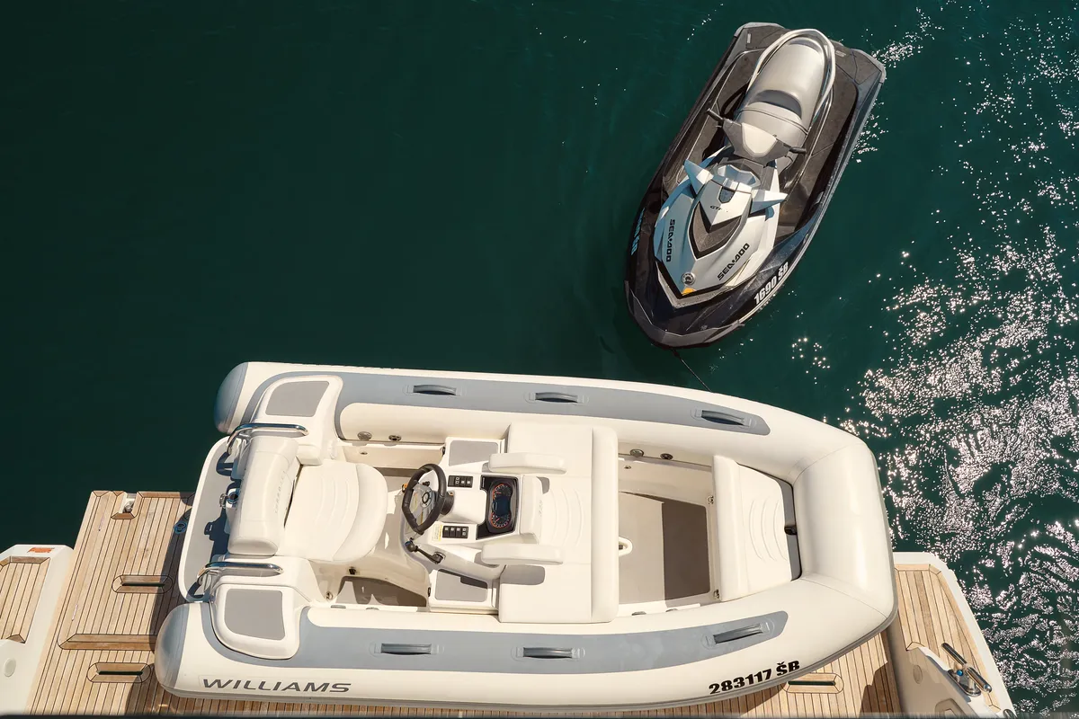 Alyss, a Azimut 72 yacht at Skradin, Croatia