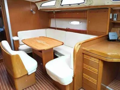 Salon of Springrose, a Bavaria 40 Cruiser sailboat at Rodi Garganico, Italy