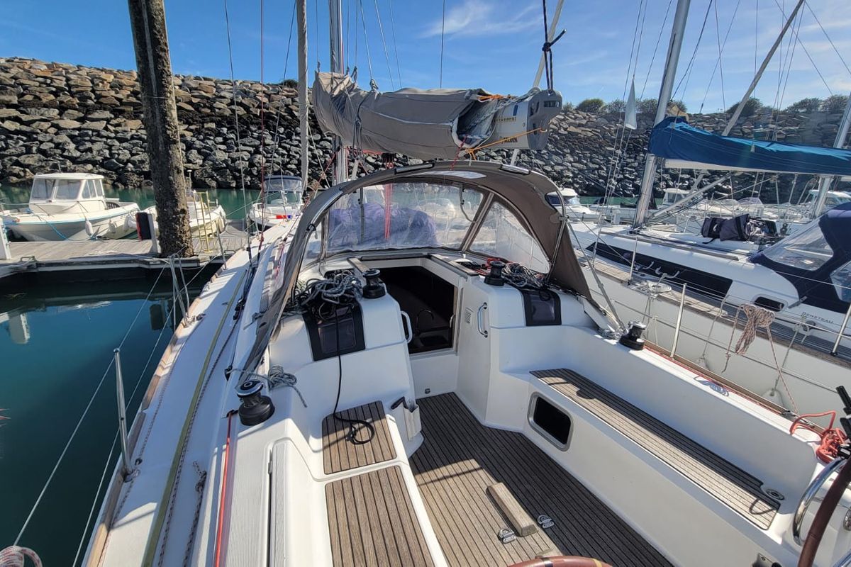 Cockpit of Grenat, a Jeanneau Sun Odyssey 379 sailboat at Saint-Cast-le-Guildo, France