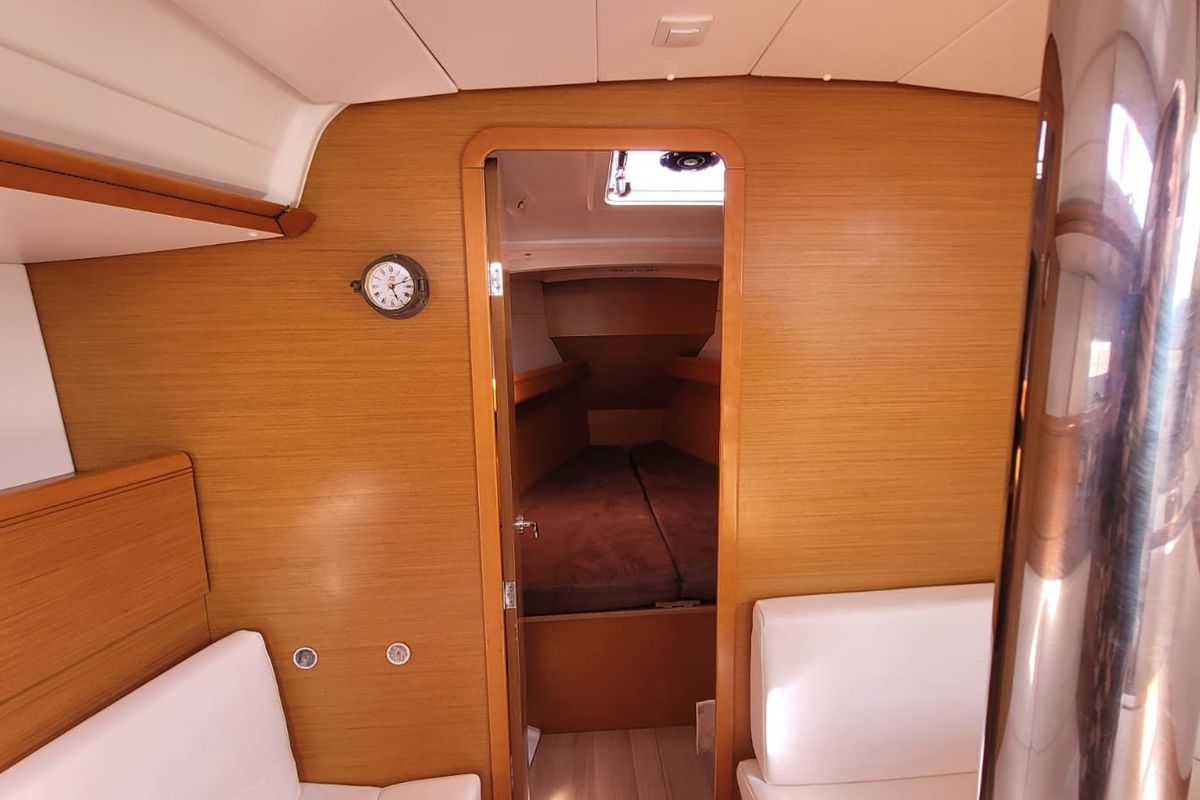Salon of Grenat, a Jeanneau Sun Odyssey 379 sailboat at Saint-Cast-le-Guildo, France