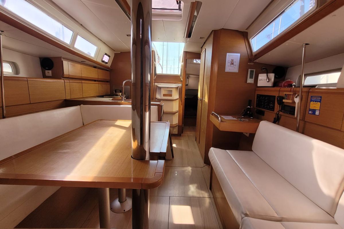 Salon of Grenat, a Jeanneau Sun Odyssey 379 sailboat at Saint-Cast-le-Guildo, France