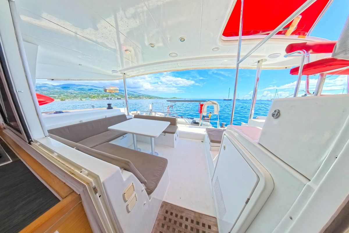 Deck of Poe Reva, a Lagoon 400 S2 catamaran at Papeete, France