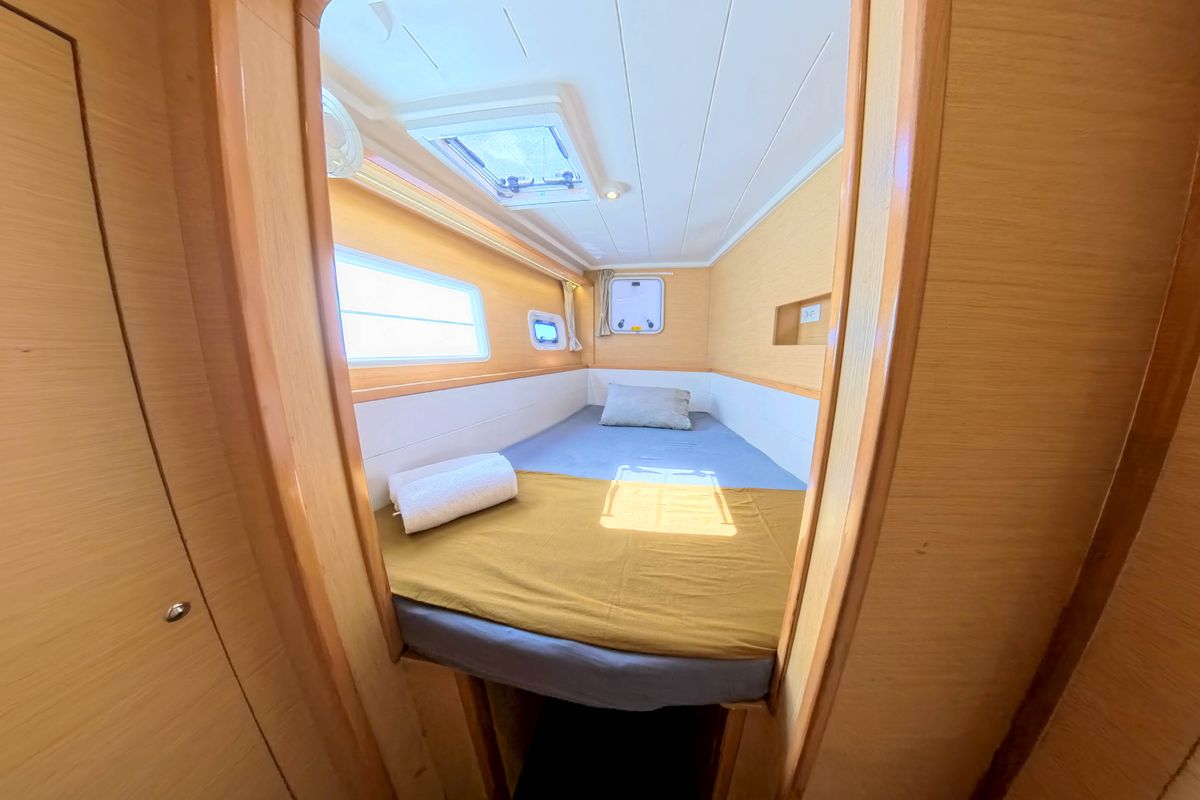 Cabin on Poe Reva, a Lagoon 400 S2 catamaran at Papeete, France