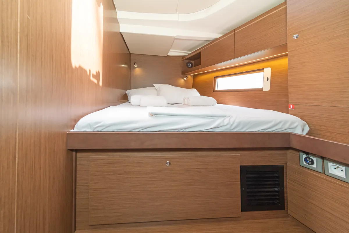 Cabin on Babakita, a Beneteau Oceanis 51.1 sailboat at Gouvia, Greece