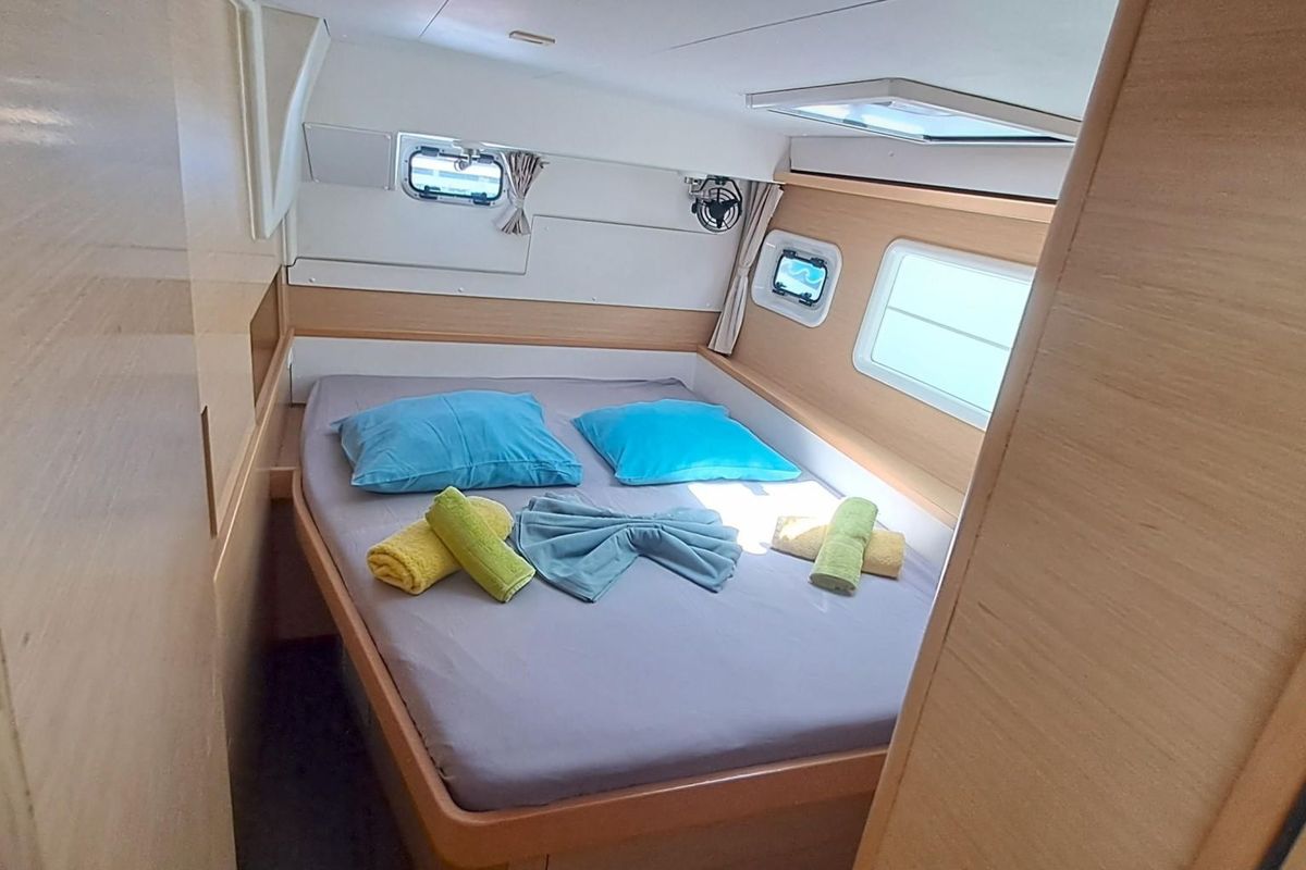 Cabin on Trixi, a Lagoon 400 S2 catamaran at Le Gosier, France