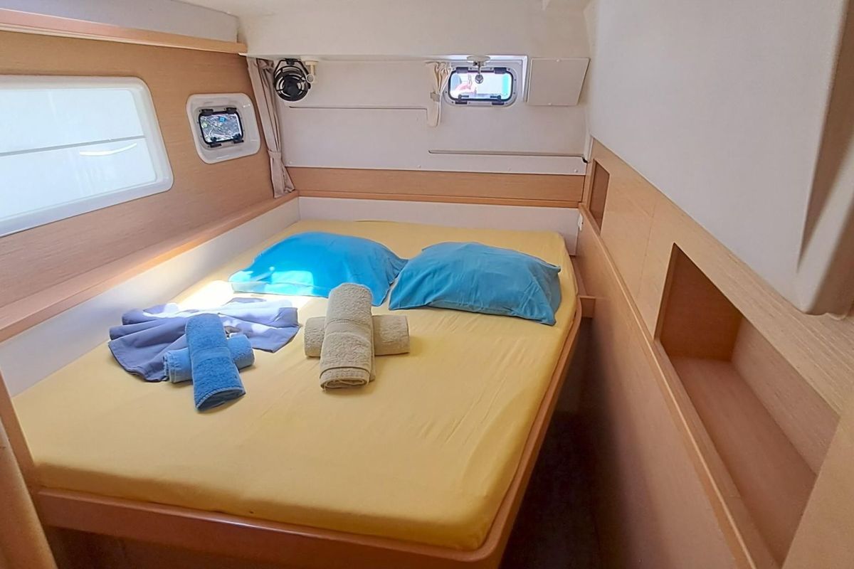 Cabin on Trixi, a Lagoon 400 S2 catamaran at Le Gosier, France
