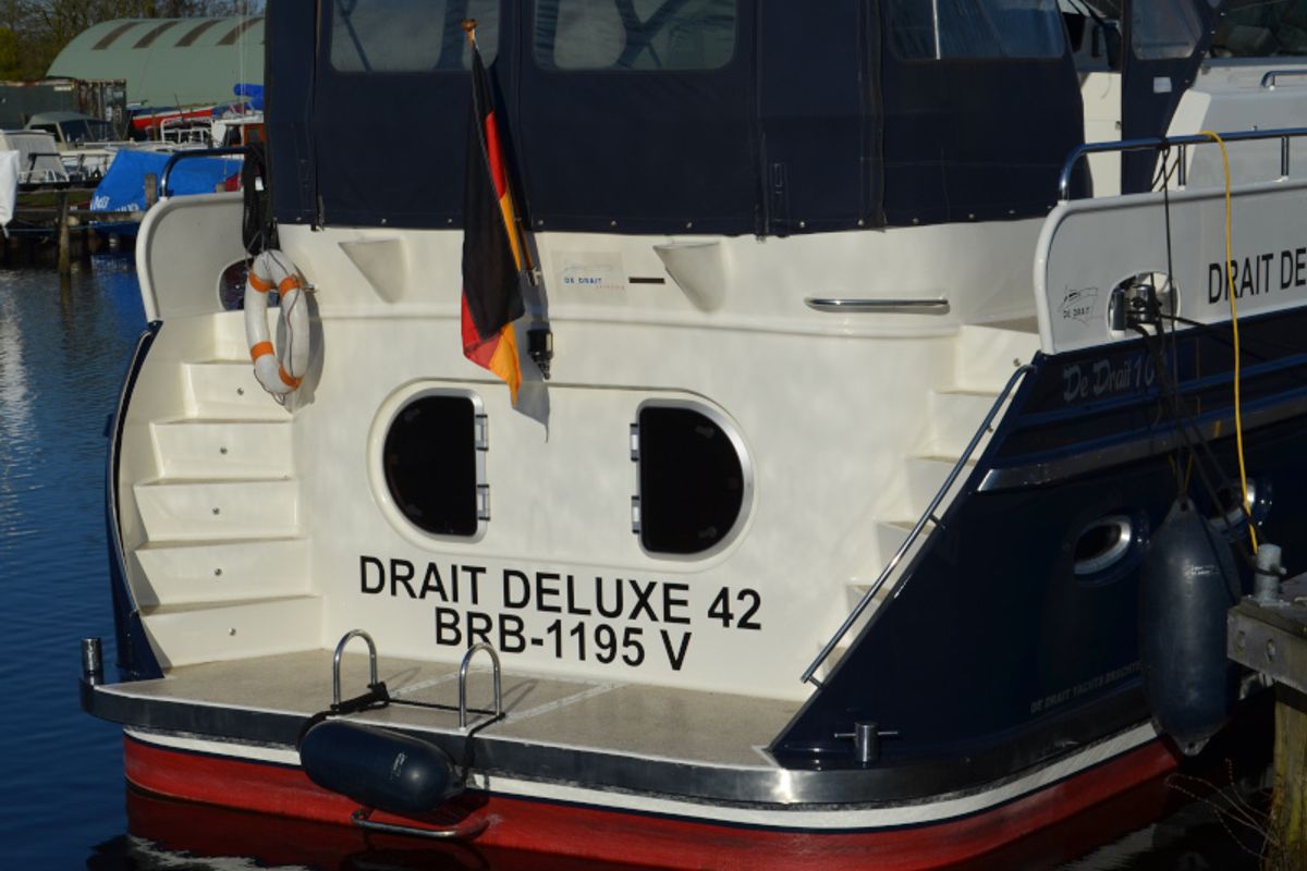 Exterior view of Drait 116, a De Drait DeLuxe 42 motorboat at Woudsend, Netherlands