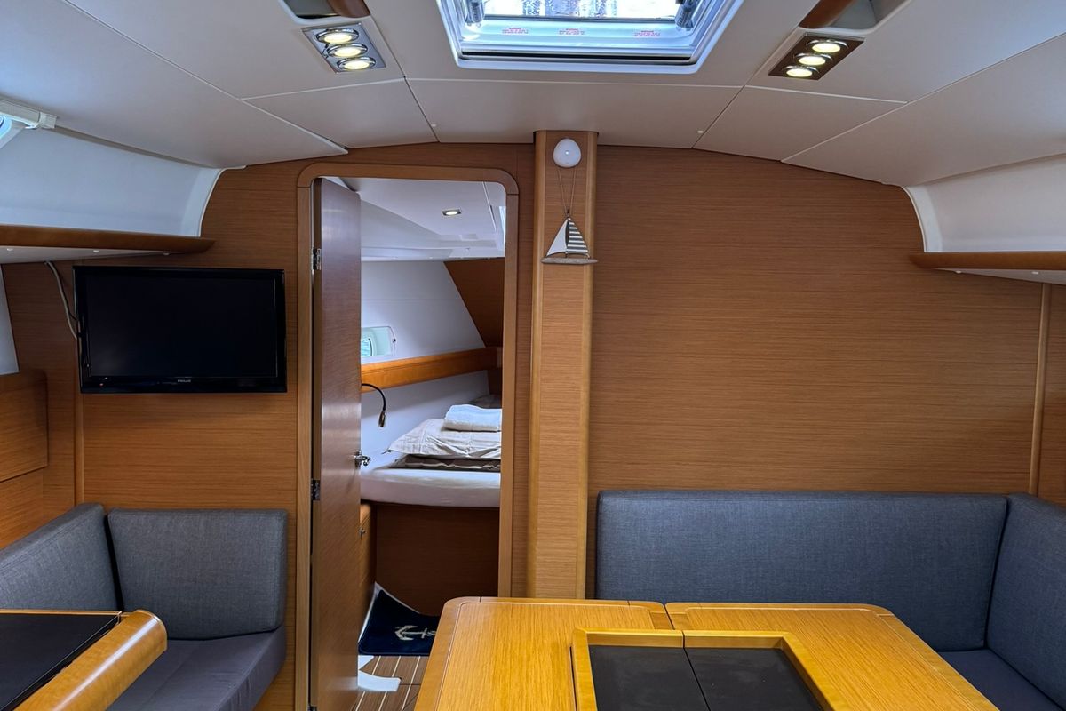 Salon of ZikkZakk, a Jeanneau Sun Odyssey 409 sailboat at Bergen, Norway