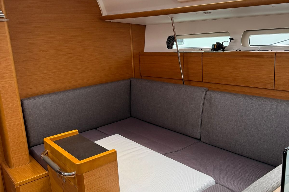Salon of ZikkZakk, a Jeanneau Sun Odyssey 409 sailboat at Bergen, Norway