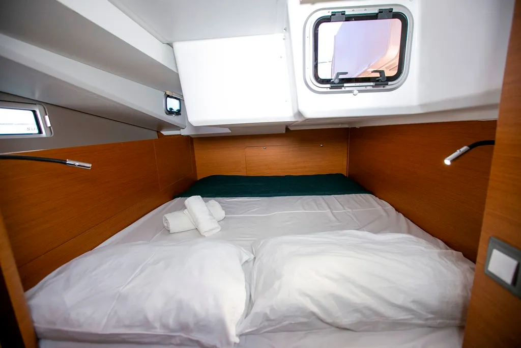 Cabin on Homesick George, a Jeanneau Sun Odyssey 440 sailboat at Volos Municipality, Greece