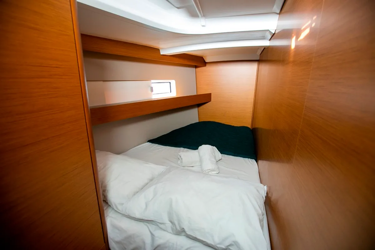 Cabin on Homesick George, a Jeanneau Sun Odyssey 440 sailboat at Volos Municipality, Greece