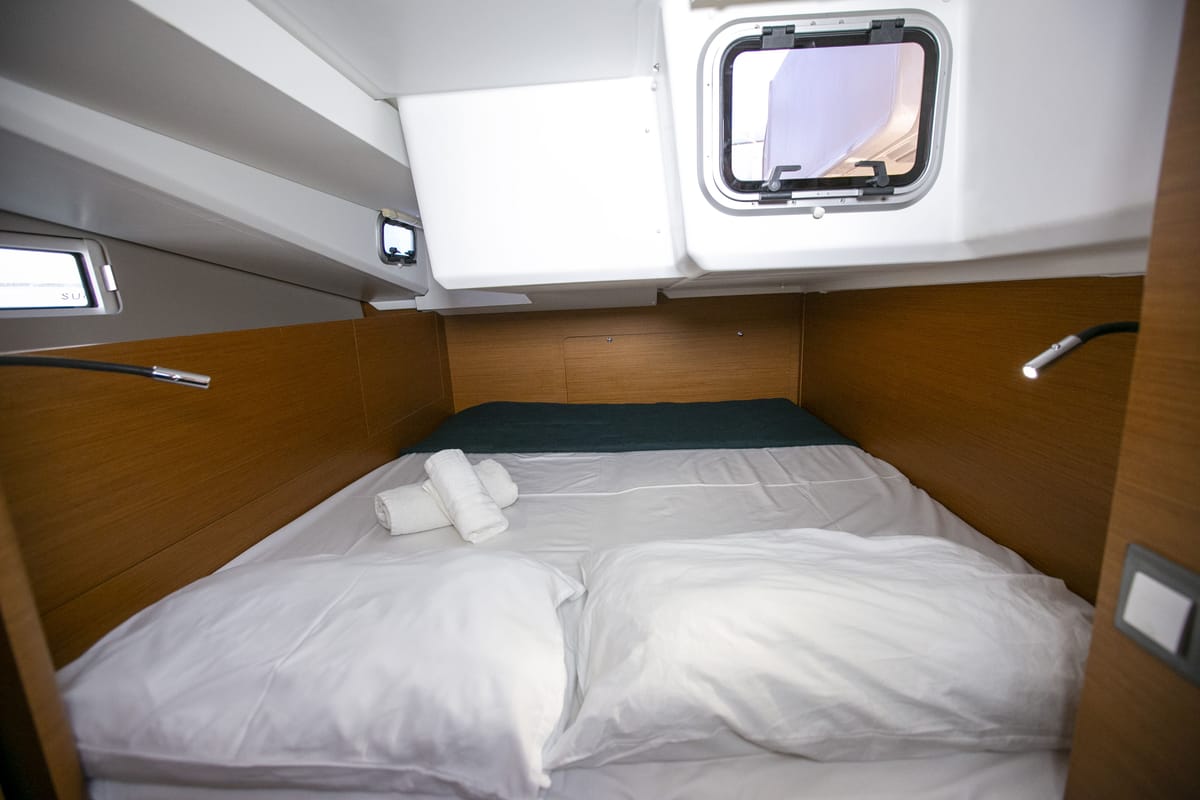 Cabin on Homesick George, a Jeanneau Sun Odyssey 440 sailboat at Volos Municipality, Greece