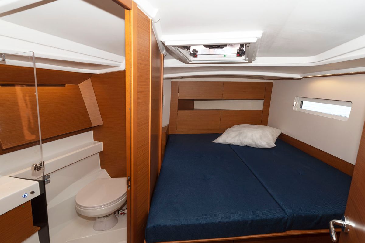 Cabin on SuElli, a Jeanneau Sun Odyssey 410 sailboat at San Miguel de Abona, Spain