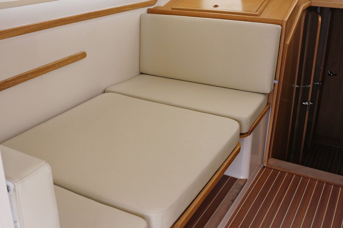 Salon of Jedva, a SAS - Vektor Adria 1002 Vektor motorboat at Općina Sukošan, Croatia