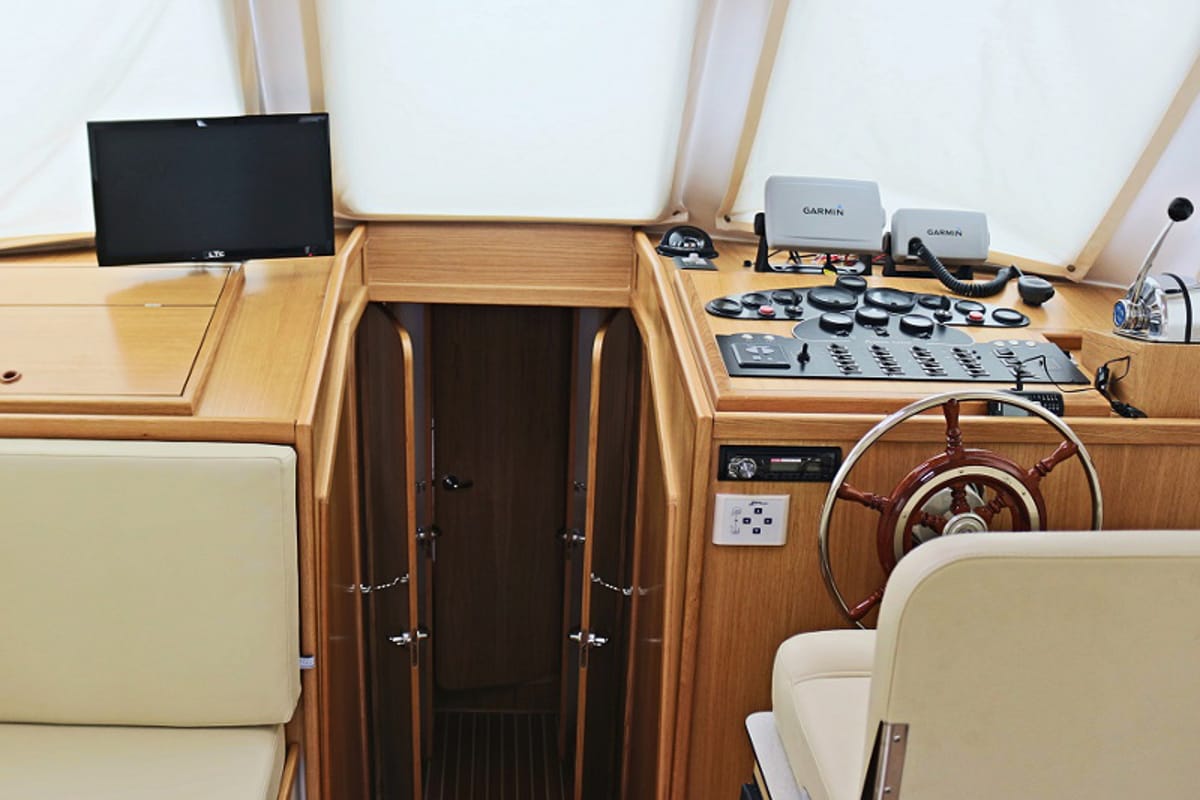 Cockpit of Jedva, a SAS - Vektor Adria 1002 Vektor motorboat at Općina Sukošan, Croatia