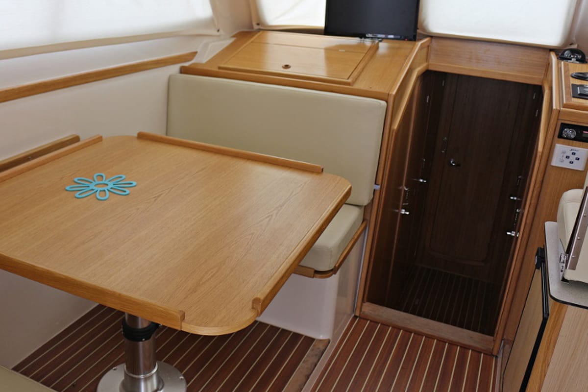 Salon of Jedva, a SAS - Vektor Adria 1002 Vektor motorboat at Općina Sukošan, Croatia