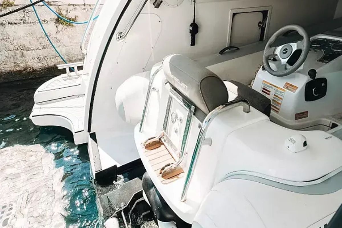 Premium, a Elegance 60 Fly yacht at Općina Pakoštane, Croatia