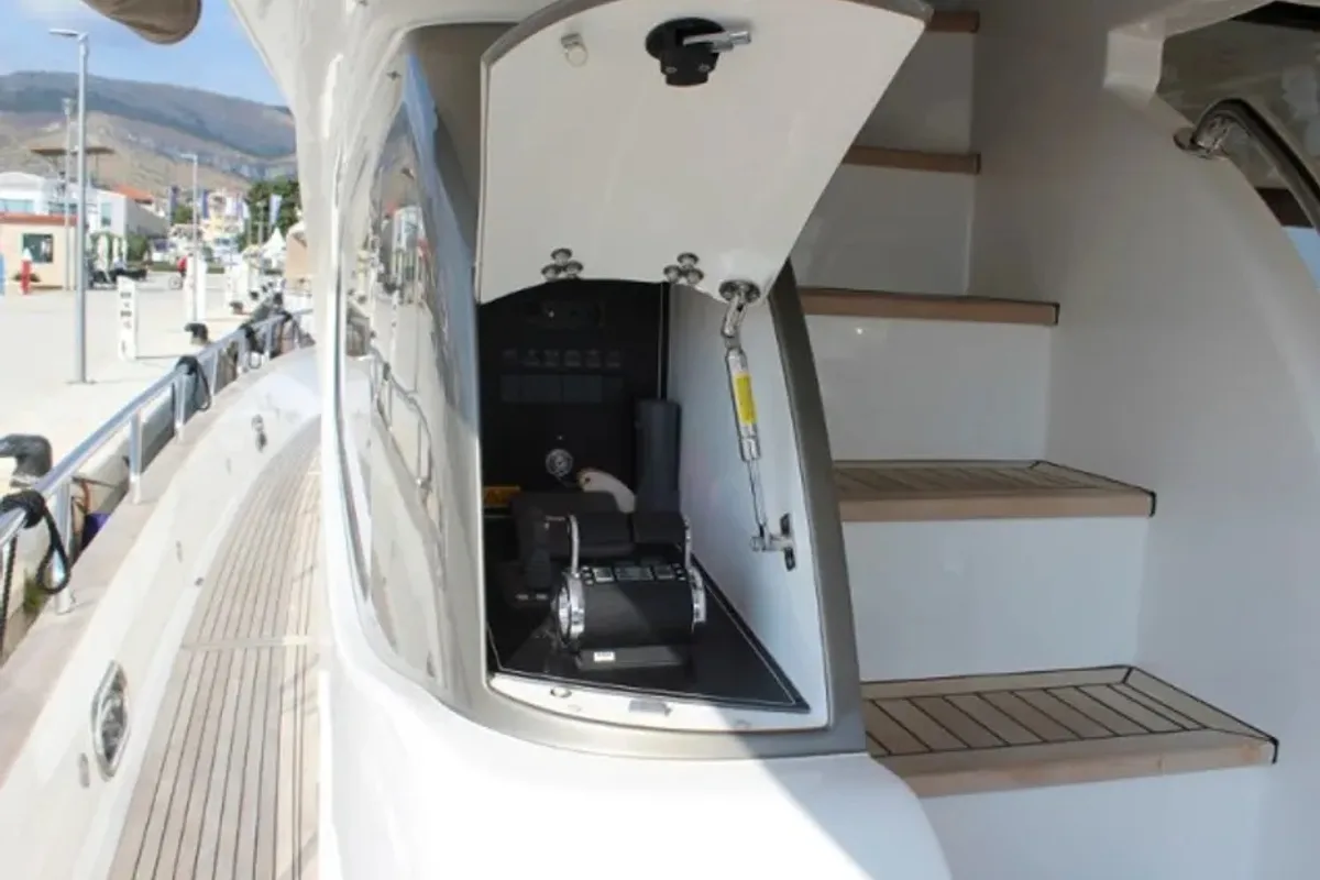 Premium, a Elegance 60 Fly yacht at Općina Pakoštane, Croatia