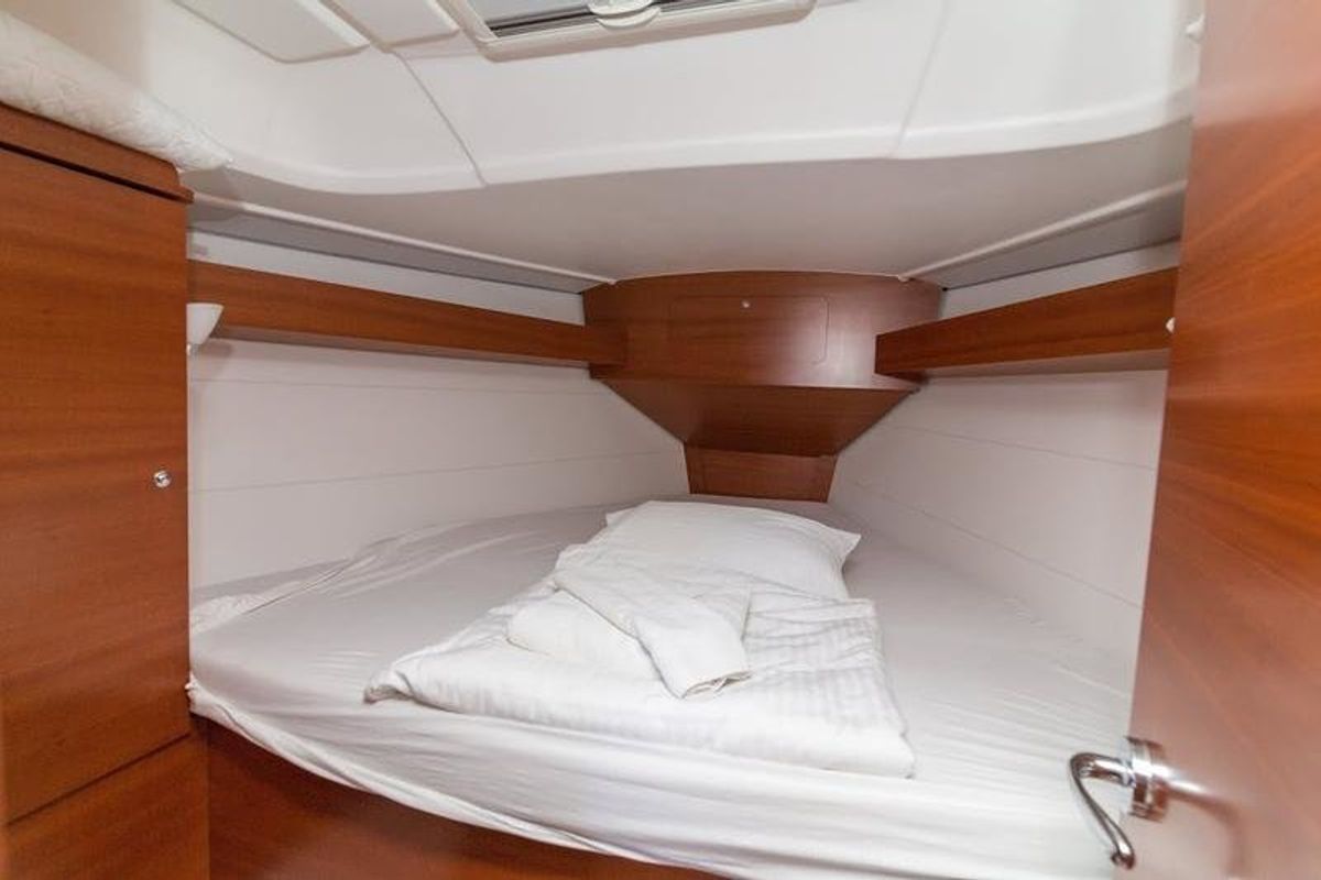Cabin on Pippi, a Dufour 335 GL sailboat at Primošten, Croatia
