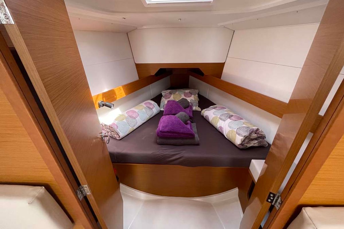 Cabin on Castor, a Jeanneau Sun Odyssey 349 sailboat at Felanitx, Spain