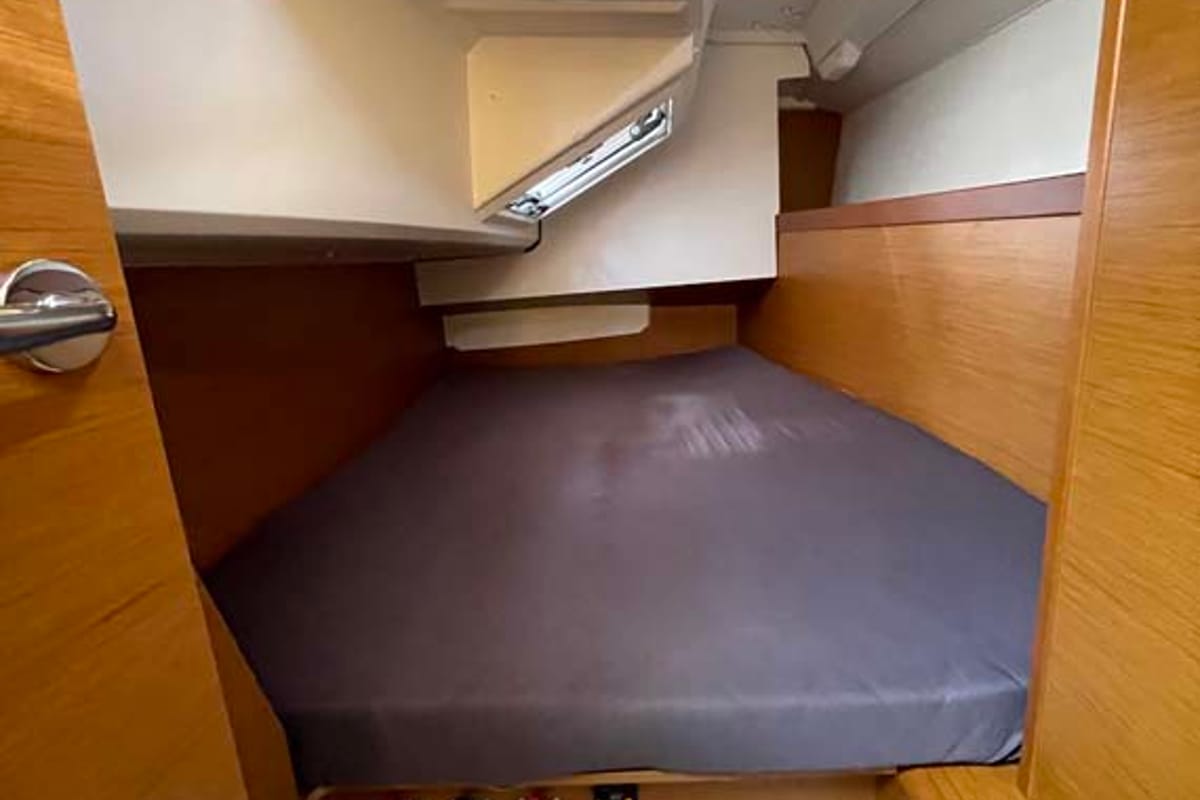 Cabin on Castor, a Jeanneau Sun Odyssey 349 sailboat at Felanitx, Spain