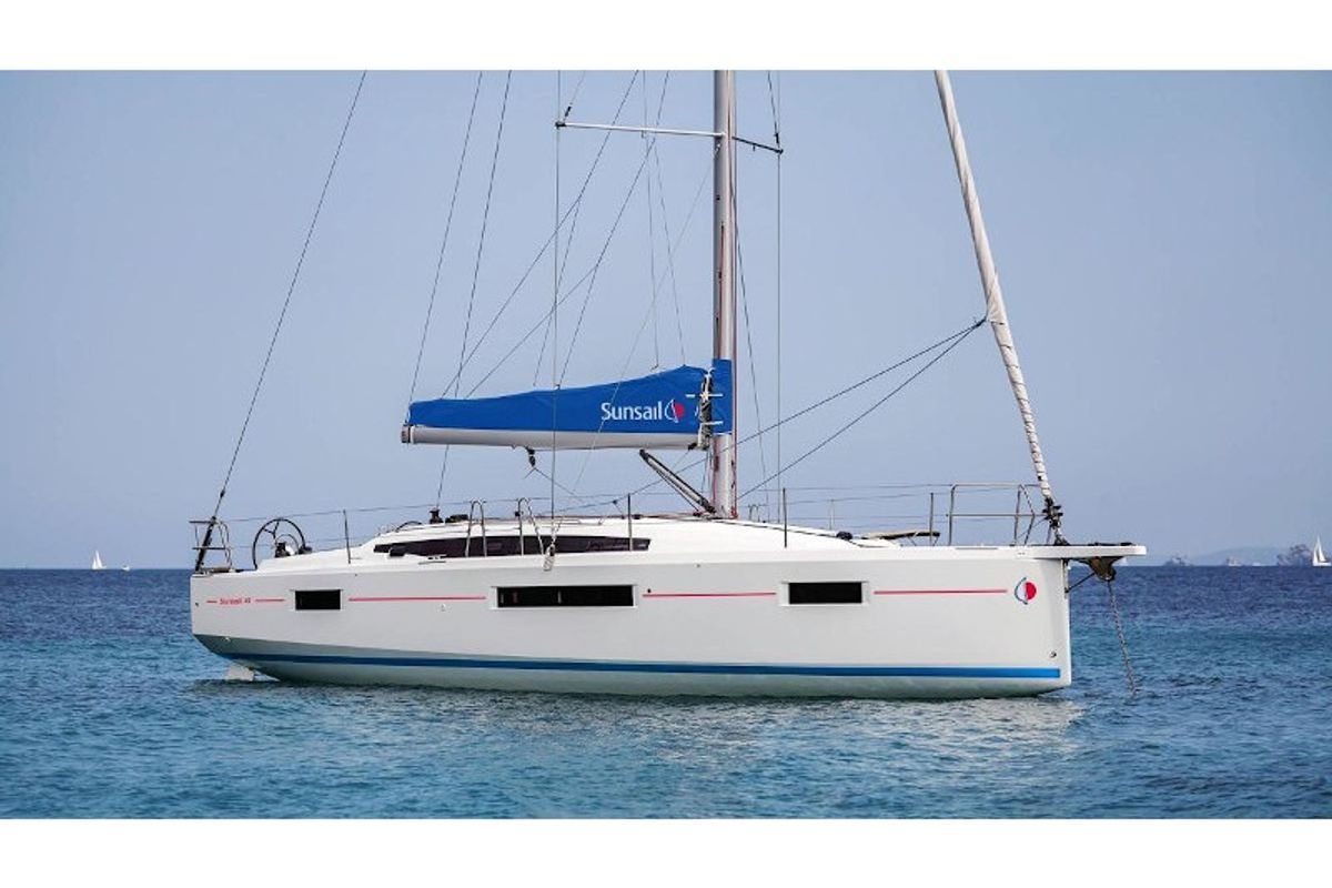 Exterior view of Sunsail 410 Classic, a Jeanneau Sun Odyssey 410 sailboat at Piraeus, Greece