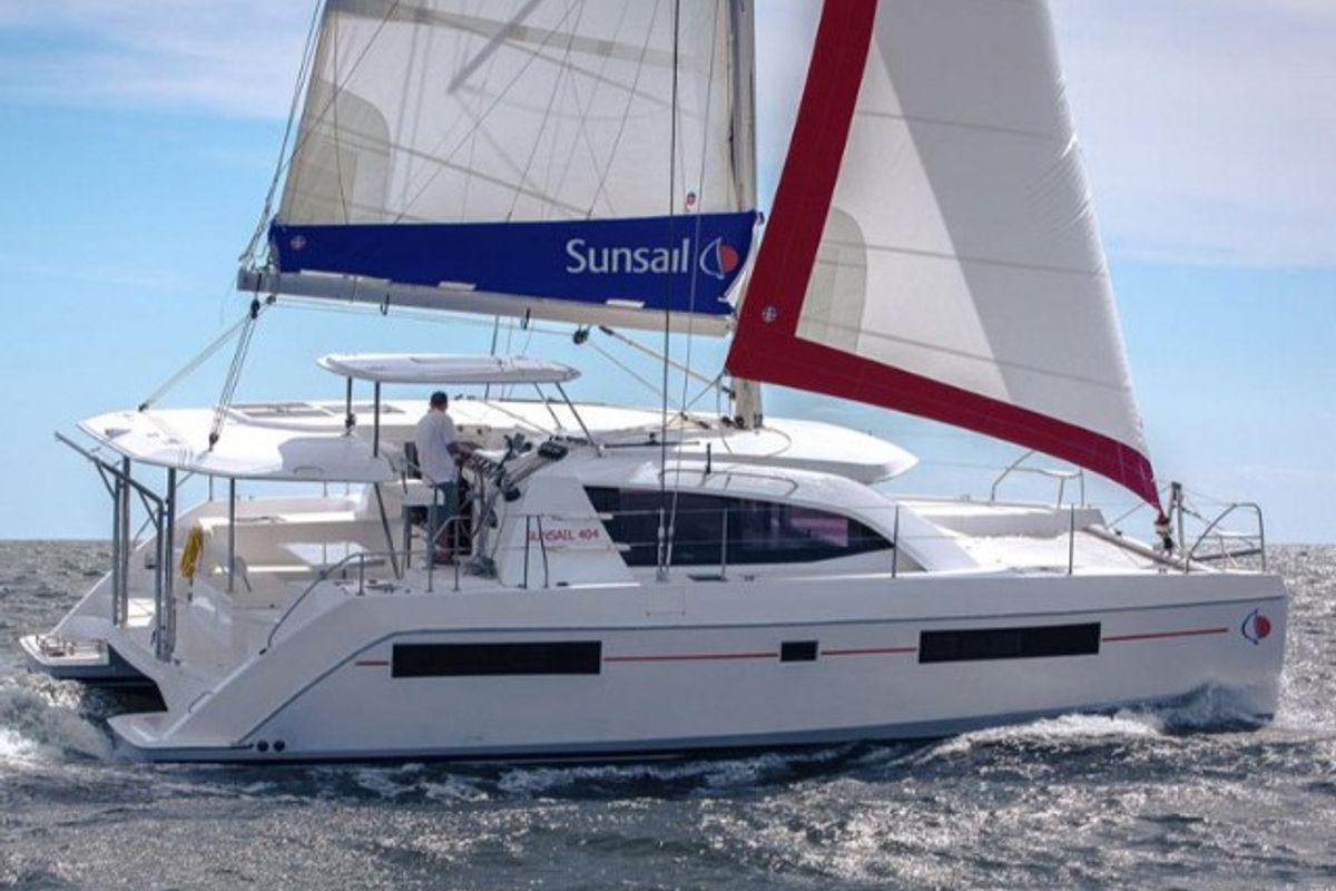 Exterior view of Sunsail 404 Classic, a Leopard 40 catamaran at Tonnarella, Italy
