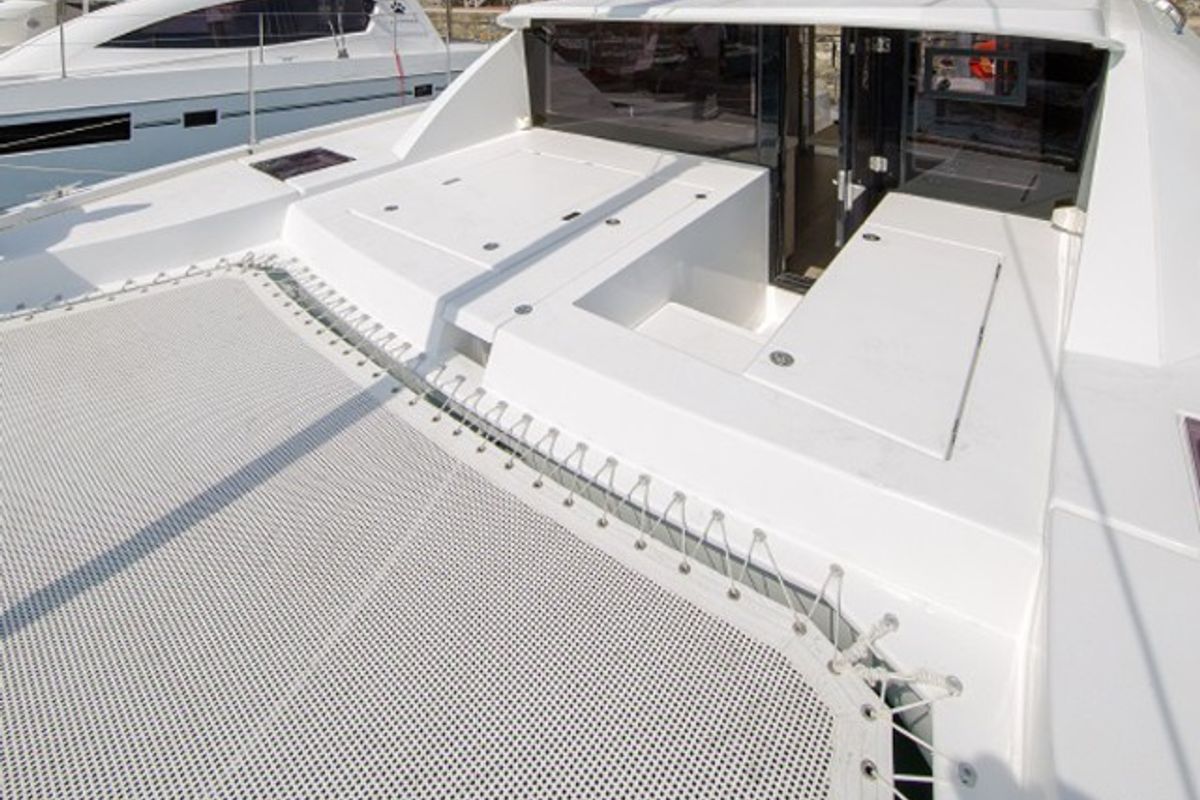 Deck of Sunsail 404 Classic, a Leopard 40 catamaran at Tonnarella, Italy