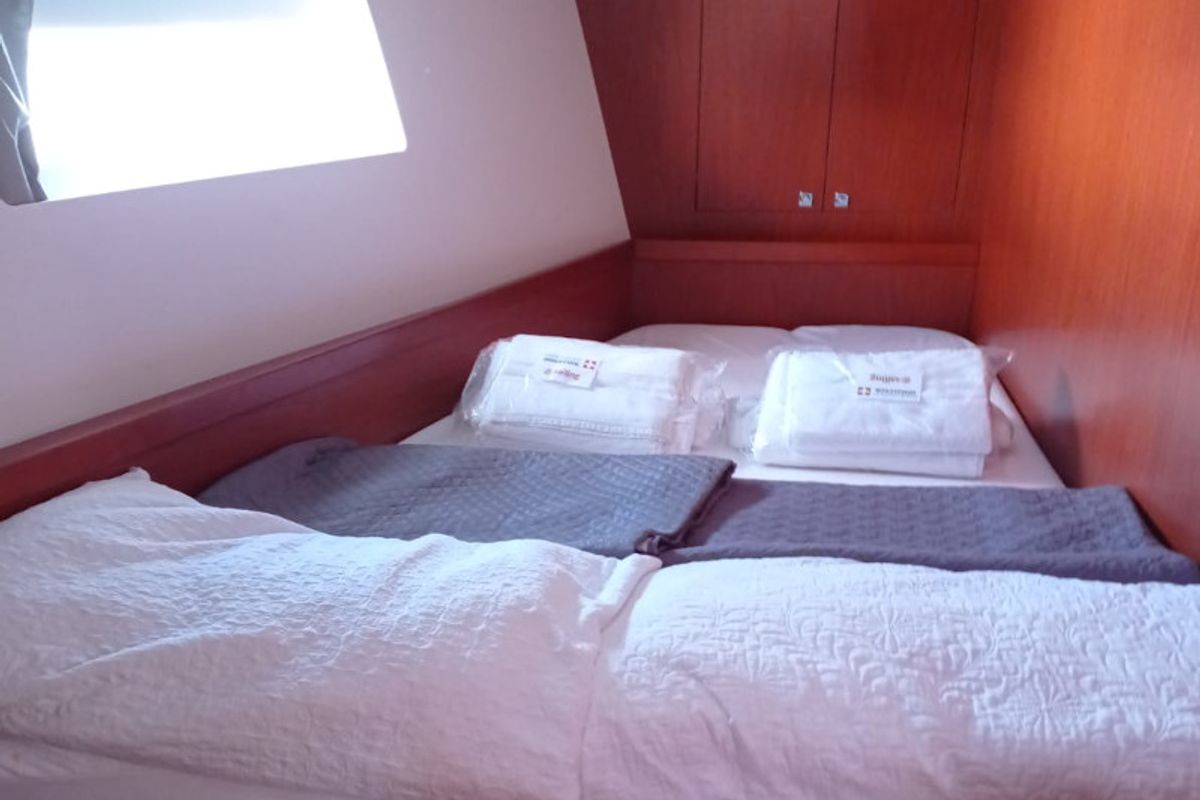 Cabin on Soffia, a Beneteau Oceanis 45 sailboat at Puntone di Scarlino, Italy