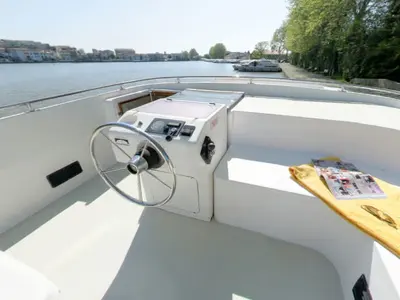 Cockpit of Royal Classique - Comfort 5, a Cygnet Royal Classique motorboat at Saint-Gilles, France