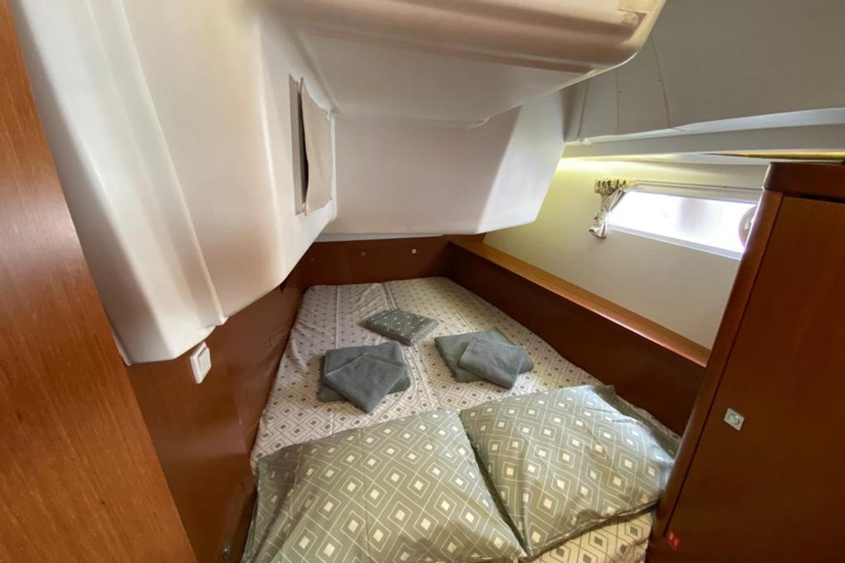 Cabin on Tina, a Beneteau Oceanis 41 sailboat at Fethiye, Turkey