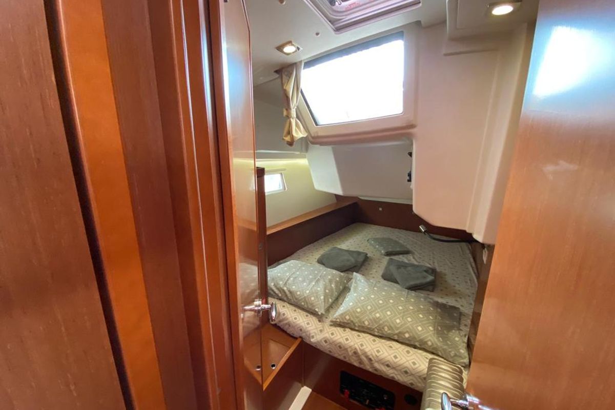 Cabin on Tina, a Beneteau Oceanis 41 sailboat at Fethiye, Turkey