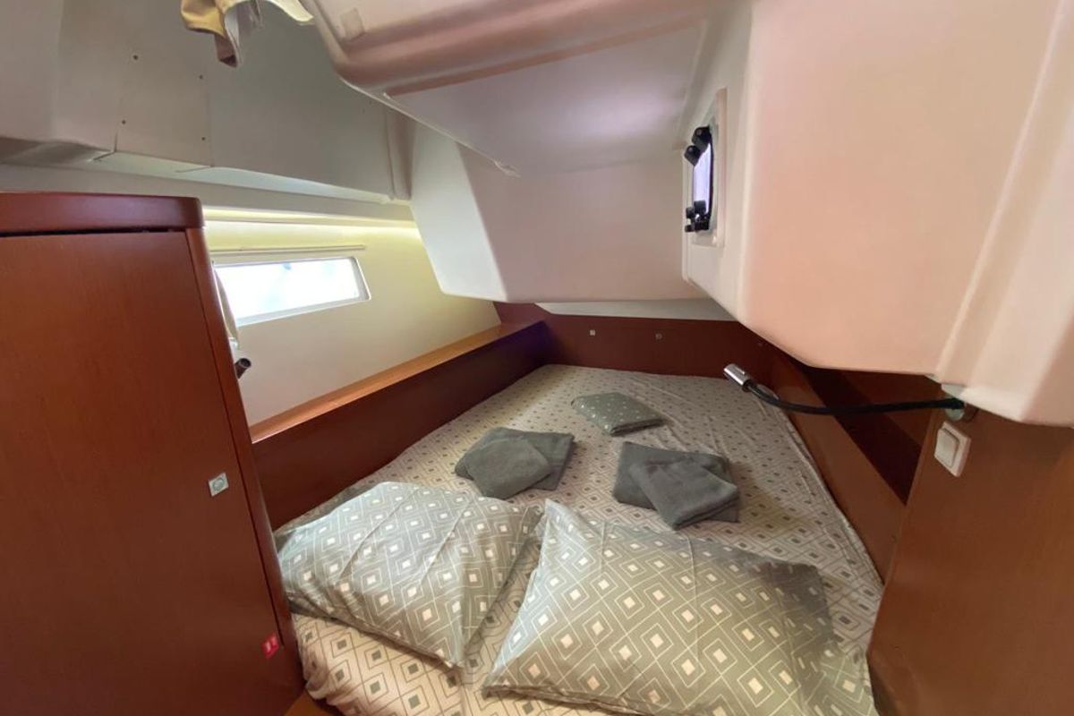 Cabin on Tina, a Beneteau Oceanis 41 sailboat at Fethiye, Turkey