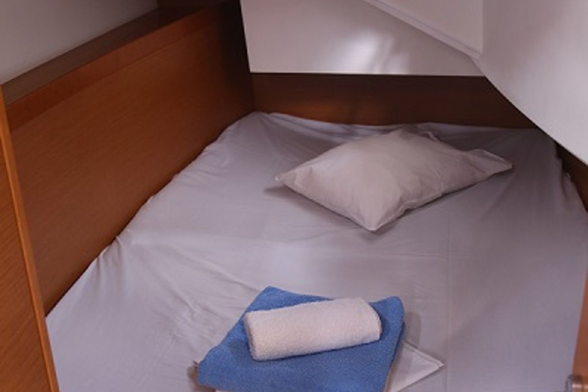 Cabin on Meliti, a Jeanneau Sun Odyssey 349 sailboat at Volos Municipality, Greece