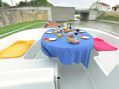 Deck of Salsa A - Comfort 9, a Cygnet Salsa A motorboat at Boofzheim, France