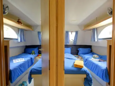 Cabin on Salsa A - Comfort 9, a Cygnet Salsa A motorboat at Boofzheim, France